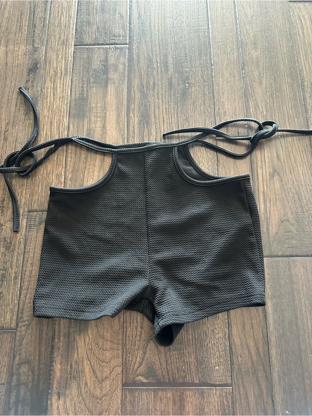Black Textured Tie-Side Shorts – Size XS